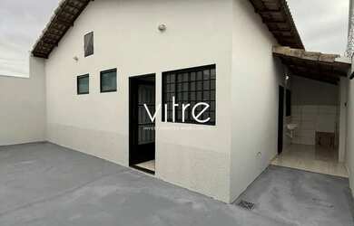 Imagem: A casa possui 2 Dormitórios, 2 Banheiros, 2 Vagas na garagem