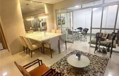 Imagem: O apartamento possui 3 Dormitórios, 1 Banheiro, 3 Vagas na