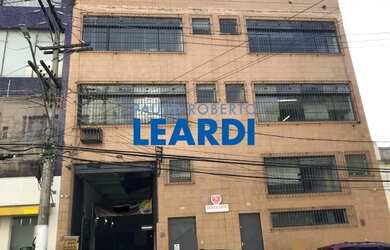 Imagem: O depósito possui 3400m² de Área e está localizado em Barra