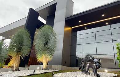 Imagem: A casa em condomínio possui 4 Dormitórios, 5 Banheiros, 3