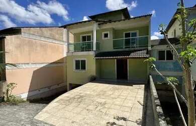 Imagem: A casa em condomínio possui 5 Dormitórios, 4 Banheiros, 4