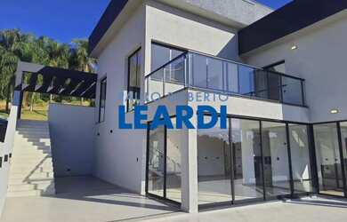 Imagem: A casa em condomínio possui 3 Dormitórios, 5 Banheiros, 3