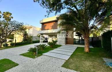 Imagem: A casa em condomínio possui 5 Dormitórios, 5 Banheiros, 5