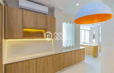 Imagem: O apartamento possui 4 Dormitórios, 5 Banheiros, 1 Vaga na