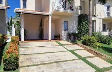 Imagem: A casa em condomínio possui 3 Dormitórios, 3 Banheiros, 3