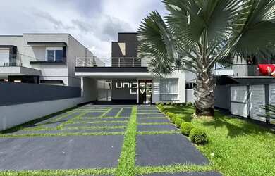 Imagem: A casa em condomínio possui 4 Dormitórios, 5 Banheiros, 4