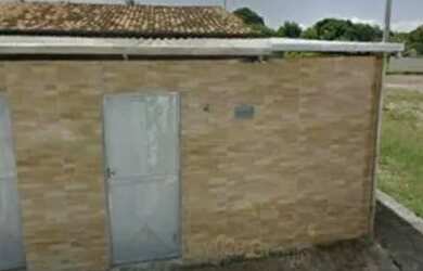 Imagem: A casa possui 3 Dormitórios, 1 Banheiro e 2 Vagas na garagem