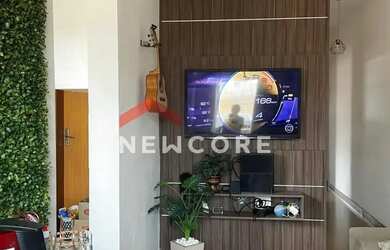 Imagem: A casa possui 2 Dormitórios, 1 Banheiro, 2 Vagas na garagem