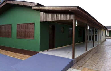 Imagem: A casa possui 3 Dormitórios, 3 Banheiros, 2 Vagas na garagem