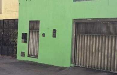 Imagem: A casa possui 3 Dormitórios, 3 Banheiros, 2 Vagas na garagem