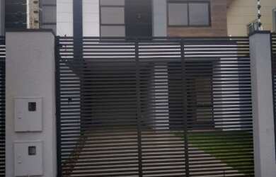 Imagem: A casa possui 3 Dormitórios, 4 Banheiros, 2 Vagas na garagem