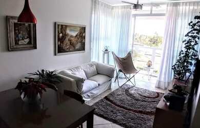 Imagem: A casa possui 2 Dormitórios, 2 Banheiros, 3 Vagas na garagem