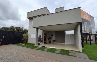 Imagem: A casa possui 3 Dormitórios, 3 Banheiros, 2 Vagas na garagem