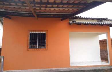 Imagem: A casa possui 2 Dormitórios, 2 Banheiros, 2 Vagas na garagem