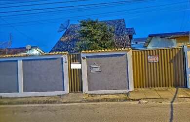 Imagem: A casa possui 3 Dormitórios, 4 Banheiros, 3 Vagas na garagem