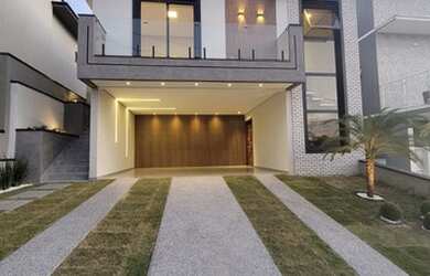 Imagem: A casa possui 3 Dormitórios, 3 Banheiros, 4 Vagas na garagem