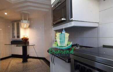 Imagem: O apartamento possui 4 Dormitórios, 2 Banheiros, 2 Vagas na