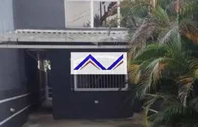 Imagem: A casa possui 4 Dormitórios, 3 Banheiros, 4 Vagas na garagem