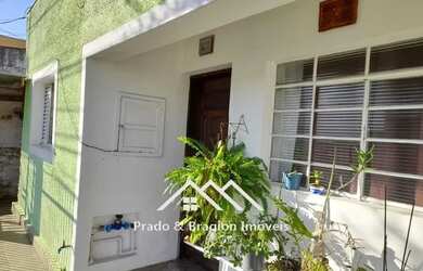 Imagem: A casa possui 2 Dormitórios, 1 Banheiro, 1 Vaga na garagem