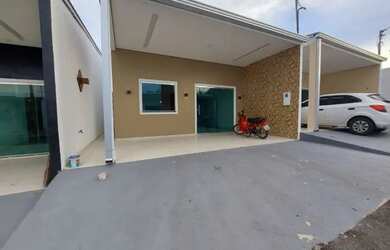 Imagem: A casa possui 2 Dormitórios, 1 Banheiro, 2 Vagas na garagem