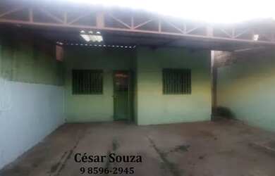 Imagem: A casa possui 2 Dormitórios, 1 Banheiro, 1 Vaga na garagem