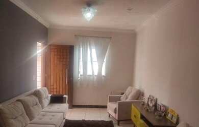 Imagem: A casa possui 2 Dormitórios, 1 Vaga na garagem e está localizado