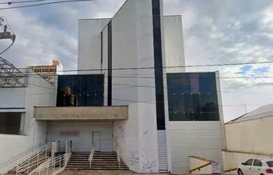 Imagem: O depósito possui 1 Vaga na garagem, 3.565m² de Área e está