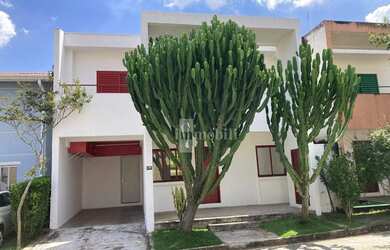 Imagem: A casa em condomínio possui 3 Dormitórios, 3 Banheiros, 2