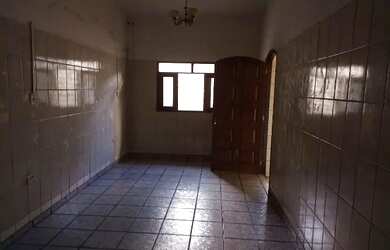 Imagem: A casa possui 2 Dormitórios, 2 Banheiros, 1 Vaga na garagem