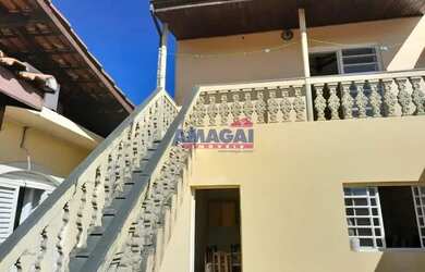 Imagem: A casa possui 3 Dormitórios, 2 Banheiros, 3 Vagas na garagem