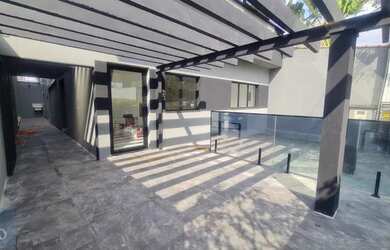 Imagem: O depósito possui 2 Vagas na garagem, 160m² de Área e está