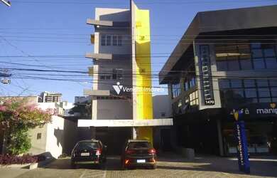 Imagem: O depósito possui 3 Vagas na garagem e 220m² de Área e está