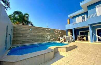 Imagem: A casa possui 4 Dormitórios, 1 Banheiro, 4 Vagas na garagem