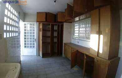 Imagem 10: Sobrado com 8 quartos, 465 m² - venda por R$ 850.000 ou aluguel por R$ 8.836/mês - Cidade