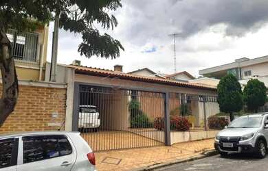 Imagem: A casa possui 5 Dormitórios, 4 Banheiros, 2 Vagas na garagem