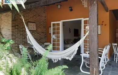 Imagem: A casa possui 4 Dormitórios, 4 Banheiros, 2 Vagas na garagem