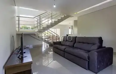 Imagem 2: Venda Casa com 236,00 metroQuadrado, 3 dormitório s , 2 vaga s . Swiss...