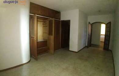 Imagem 7: Sobrado com 8 quartos, 465 m² - venda por R$ 850.000 ou aluguel por R$ 8.836/mês - Cidade