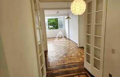 Imagem 2: Apartamento de quartos, 87 metros, reformado, com vista enseada de botafogo