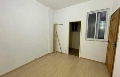 Imagem 3: Apartamento, sala e quarto com 45m2, vista livre, sol da manhã, quadra da Praia do Flameng