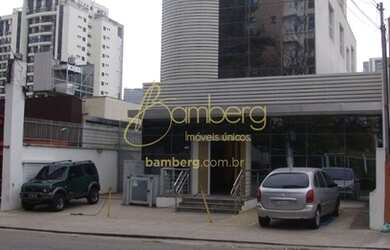 Imagem: O depósito possui 3 Vagas na garagem, 617m² de Área e está