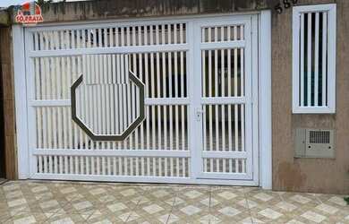 Imagem: A casa possui 3 Dormitórios, 2 Banheiros, 2 Vagas na garagem