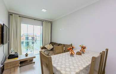 Imagem: A casa possui 3 Dormitórios, 2 Banheiros, 2 Vagas na garagem