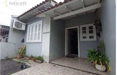 Imagem: A casa possui 2 Dormitórios, 1 Banheiro, 1 Vaga na garagem