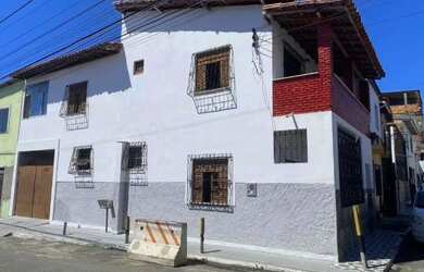 Imagem: A casa possui 3 Dormitórios, 2 Banheiros, 1 Vaga na garagem