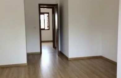 Imagem: A casa possui 3 Dormitórios, 1 Banheiro, 1 Vaga na garagem