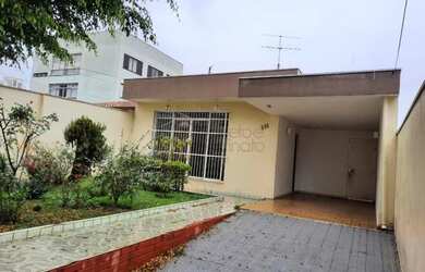 Imagem: A casa possui 2 Dormitórios, 3 Banheiros, 1 Vaga na garagem