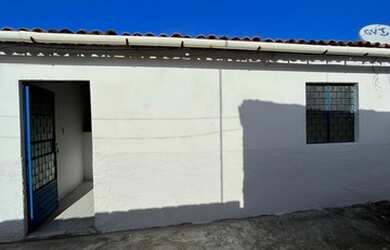 Imagem: A casa possui 2 Dormitórios e 1 Banheiro e está localizado