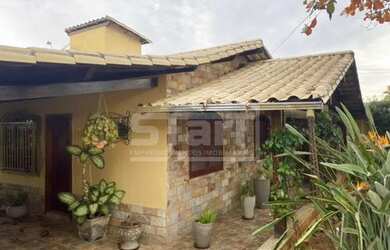 Imagem: A casa possui 2 Dormitórios, 2 Banheiros, 2 Vagas na garagem