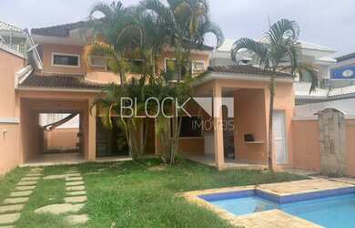 Imagem: A casa em condomínio possui 4 Dormitórios, 4 Banheiros, 5